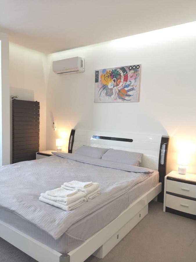 Stylish Riverside Apartments In Riviera Complex Mikolajiv Kültér fotó