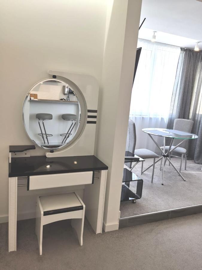 Stylish Riverside Apartments In Riviera Complex Mikolajiv Kültér fotó